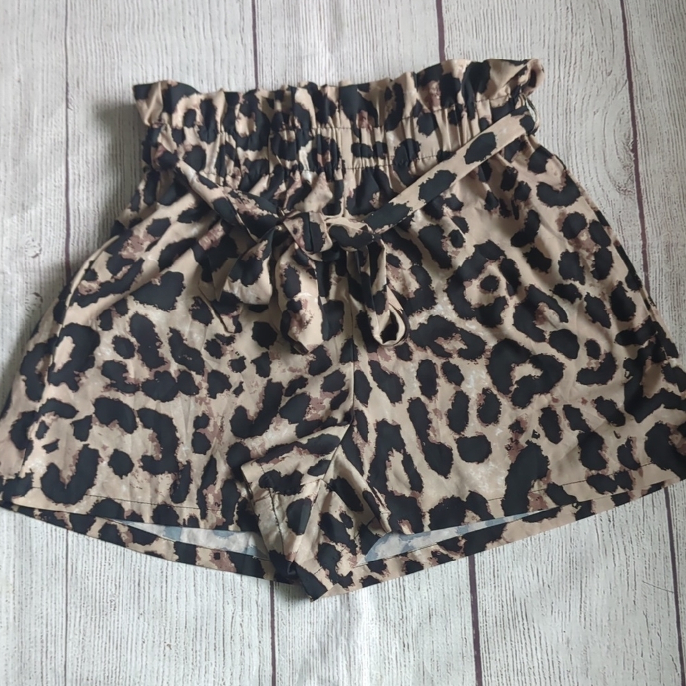 SHEIN High Waist Leopard Shorts